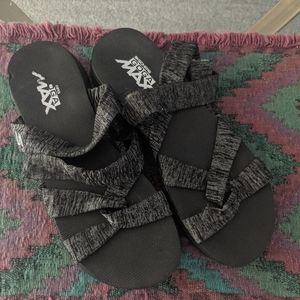 Skechers Goga Max Sandals size 9